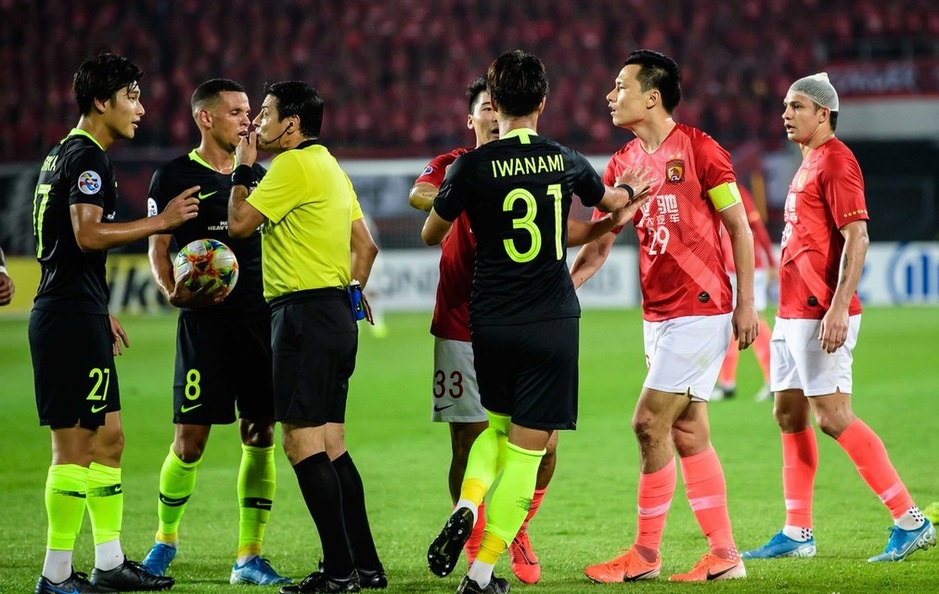 亚冠倒计时，巴塞罗那赛后门线救险，细节引发关注，压力陡增，年轻球员得到机会的简单介绍-澳门博彩在线